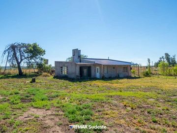 Venta quinta rural con doble vivienda y galpón