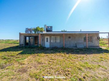Venta quinta rural con doble vivienda y galpón