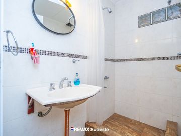 Venta quinta rural con doble vivienda y galpón