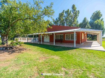 Venta quinta rural con doble vivienda y galpón