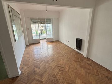 VENTA DEPTO 4AMB C/BALCON + PARILLA ZONA FLORES