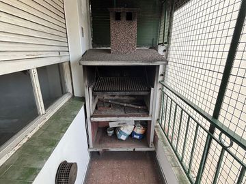 VENTA DEPTO 4AMB C/BALCON + PARILLA ZONA FLORES