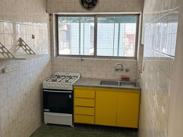 VENTA DEPTO 4AMB C/BALCON + PARILLA ZONA FLORES