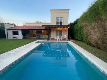 HERMOSA CASA EN VENTA BARRIO EL MIRASOL PILAR