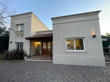 HERMOSA CASA EN VENTA BARRIO EL MIRASOL PILAR