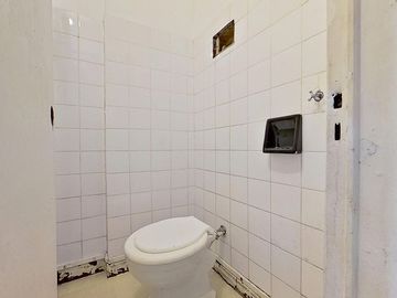 VENTA LOCAL EN ZONA MUY COMERCIAL DE CABALLITO