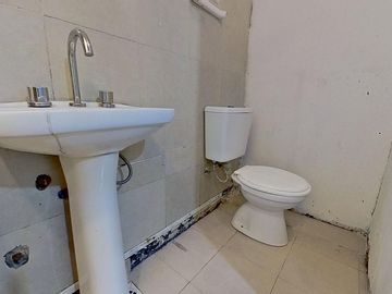 VENTA LOCAL EN ZONA MUY COMERCIAL DE CABALLITO