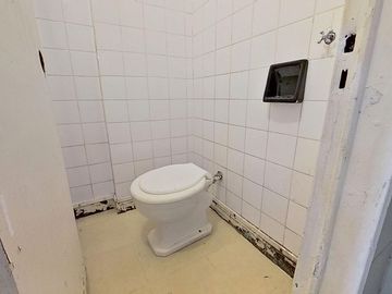 VENTA LOCAL EN ZONA MUY COMERCIAL DE CABALLITO