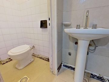 VENTA LOCAL EN ZONA MUY COMERCIAL DE CABALLITO