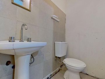 VENTA LOCAL EN ZONA MUY COMERCIAL DE CABALLITO