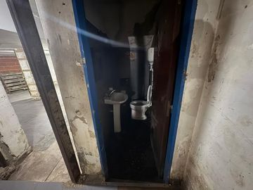 LOCAL DEPÓSITO EN ALQUILER EN MORON A REFACCIONAR