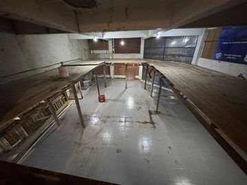 LOCAL DEPÓSITO EN ALQUILER EN MORON A REFACCIONAR