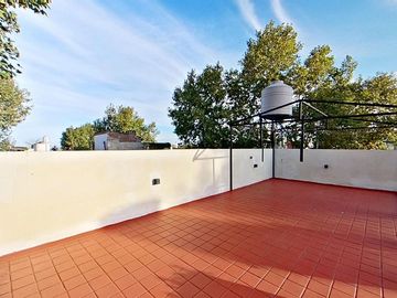 VENTA CASA FLORES 4AMB .2 TERRAZAS+PARRILLA