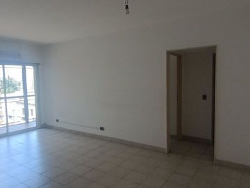 EN VENTA DEPTO 2 AMBIENTES CON BALCÓN - CABALLITO