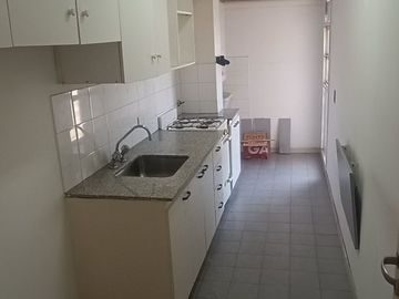 EN VENTA DEPTO 2 AMBIENTES CON BALCÓN - CABALLITO