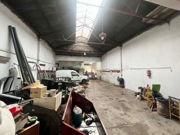 VENTA Galpón 190m2 cub c/vivienda 4 amb. Barracas