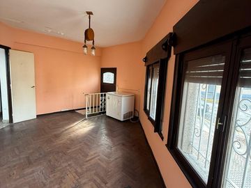 Venta P.H. 3 ambientes .Terraza- Monte Castro.-