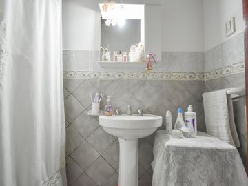 Casa  4 Amb - Venta Campana-Rio Lujan- Con Pileta