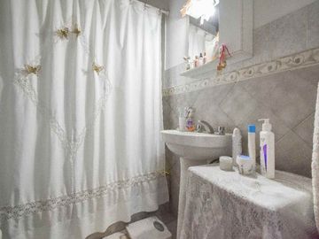 Casa  4 Amb - Venta Campana-Rio Lujan- Con Pileta
