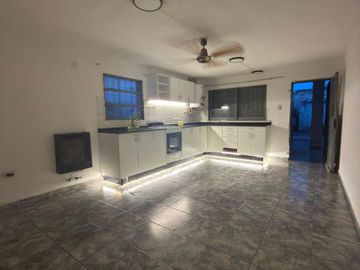 VENTA CASA 2 HABITACIONES COCHERA B SAN NICOLAS