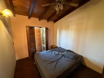 VENTA CASA 4 DORM. MAS GALPON. B° AYACUCHO