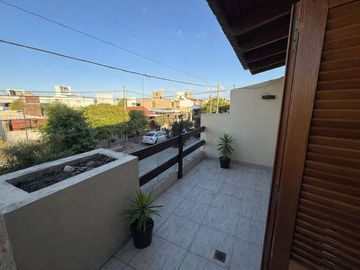 VENTA CASA 4 DORM. MAS GALPON. B° AYACUCHO