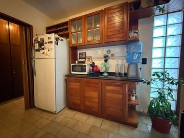 VENTA CASA 4 DORM. MAS GALPON. B° AYACUCHO
