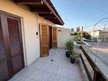VENTA CASA 4 DORM. MAS GALPON. B° AYACUCHO