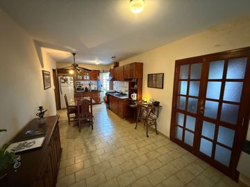 VENTA CASA 4 DORM. MAS GALPON. B° AYACUCHO