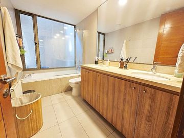 Departamento en Venta en CON JARDÍN 3 DORM Y SERVICIO PORTAL LA DEHESA. ROBLES