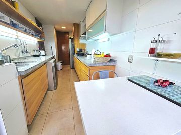 Departamento en Venta en CON JARDÍN 3 DORM Y SERVICIO PORTAL LA DEHESA. ROBLES