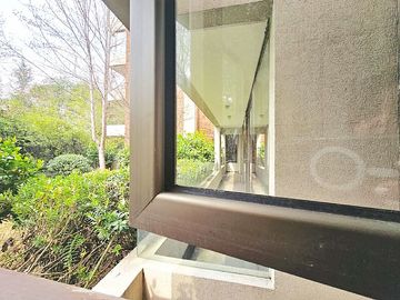Departamento en Venta en CON JARDÍN 3 DORM Y SERVICIO PORTAL LA DEHESA. ROBLES