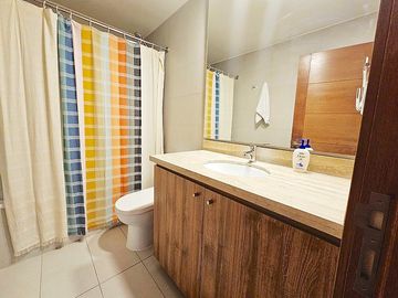 Departamento en Venta en CON JARDÍN 3 DORM Y SERVICIO PORTAL LA DEHESA. ROBLES