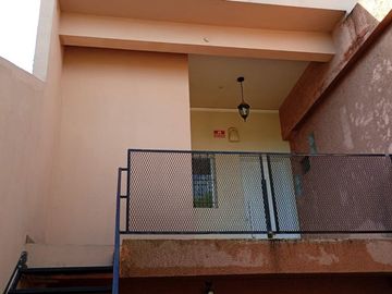 ALQUILER DE OFICINA  EN MORENO
