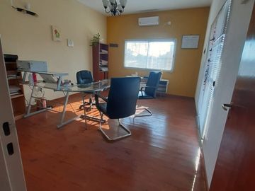 ALQUILER DE OFICINA  EN MORENO