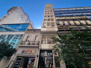 Venta departamento en Av. Perón 700, microcentro.
