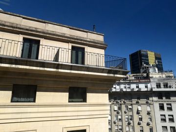 Venta departamento en Av. Perón 700, microcentro.