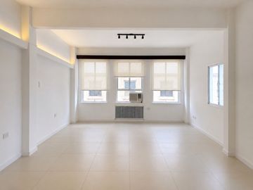 Venta departamento en Av. Perón 700, microcentro.