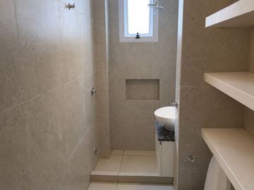 Venta departamento en Av. Perón 700, microcentro.