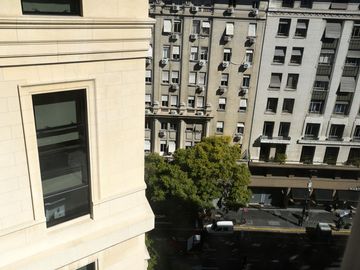 Venta departamento en Av. Perón 700, microcentro.