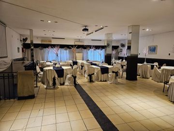 VENTA SALON DE EVENTOS EN FLORES