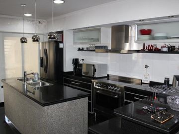 VENTA CHALET  4 AMBIENTES, M. MORENO 700 MORON