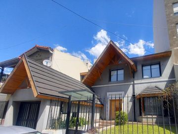 VENTA CHALET  4 AMBIENTES, M. MORENO 700 MORON