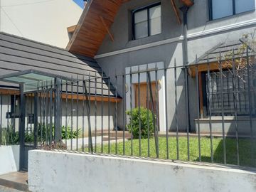 VENTA CHALET  4 AMBIENTES, M. MORENO 700 MORON