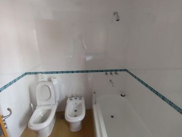 VENTA CHALET  4 AMBIENTES, M. MORENO 700 MORON