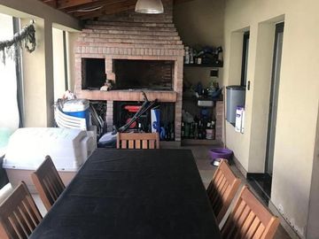 VENTA CHALET  4 AMBIENTES, M. MORENO 700 MORON