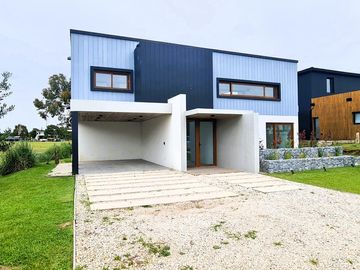Casa en Venta Costa Esmeralda - Ecuestre