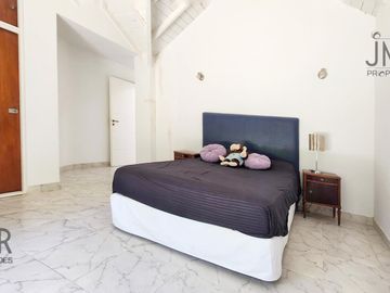 Casa en Lagartos sobre lote 1600 m² con pileta y golf — apto crédito