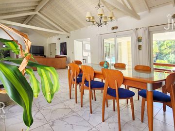 Casa en Lagartos sobre lote 1600 m² con pileta y golf — apto crédito