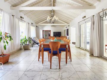 Casa en Lagartos sobre lote 1600 m² con pileta y golf — apto crédito